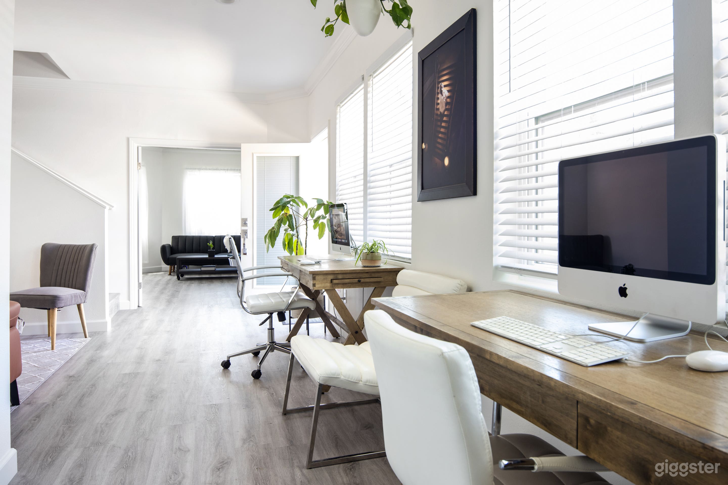 A 2,000 Sq. Ft. Cozy, Stylish Photography Studio Photo 2