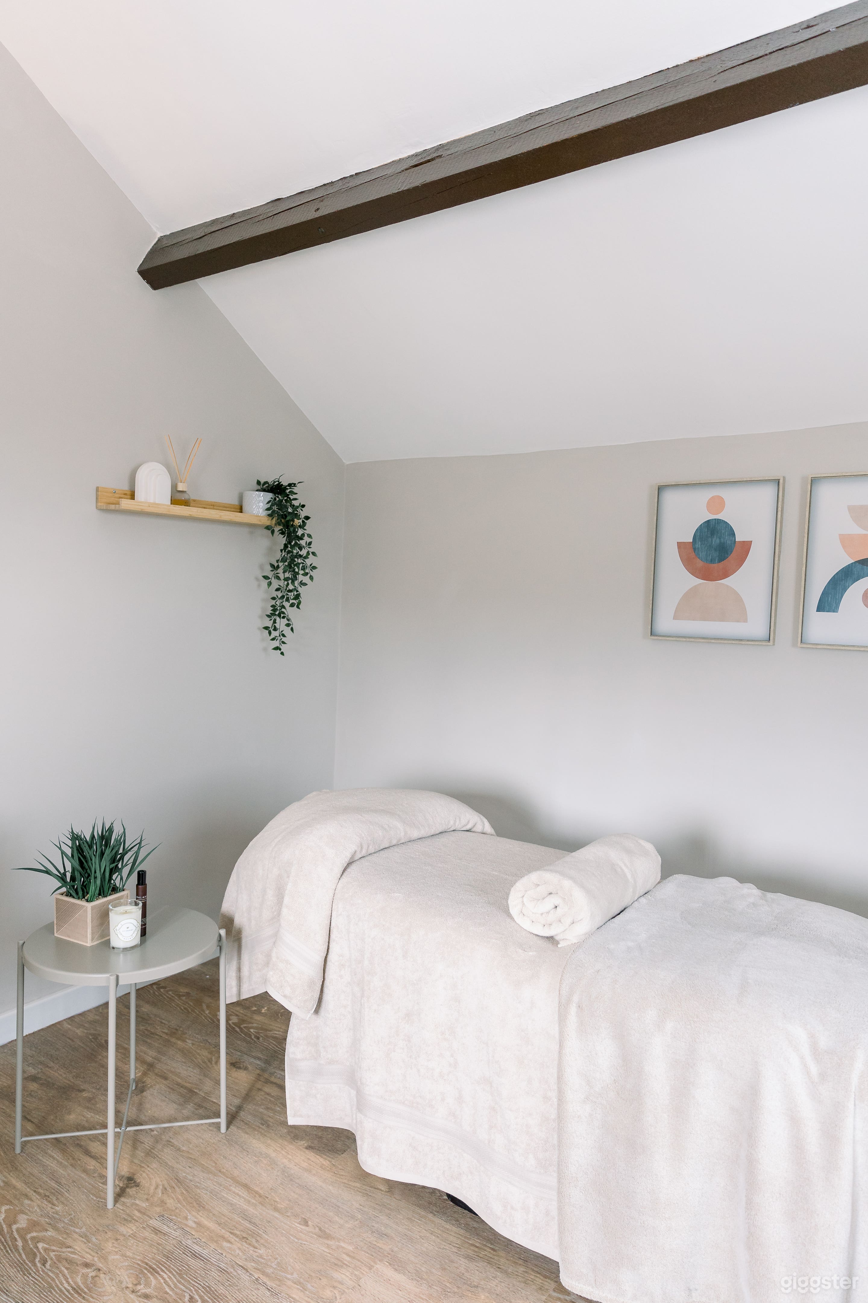 Calm and serene therapy space Photo 4