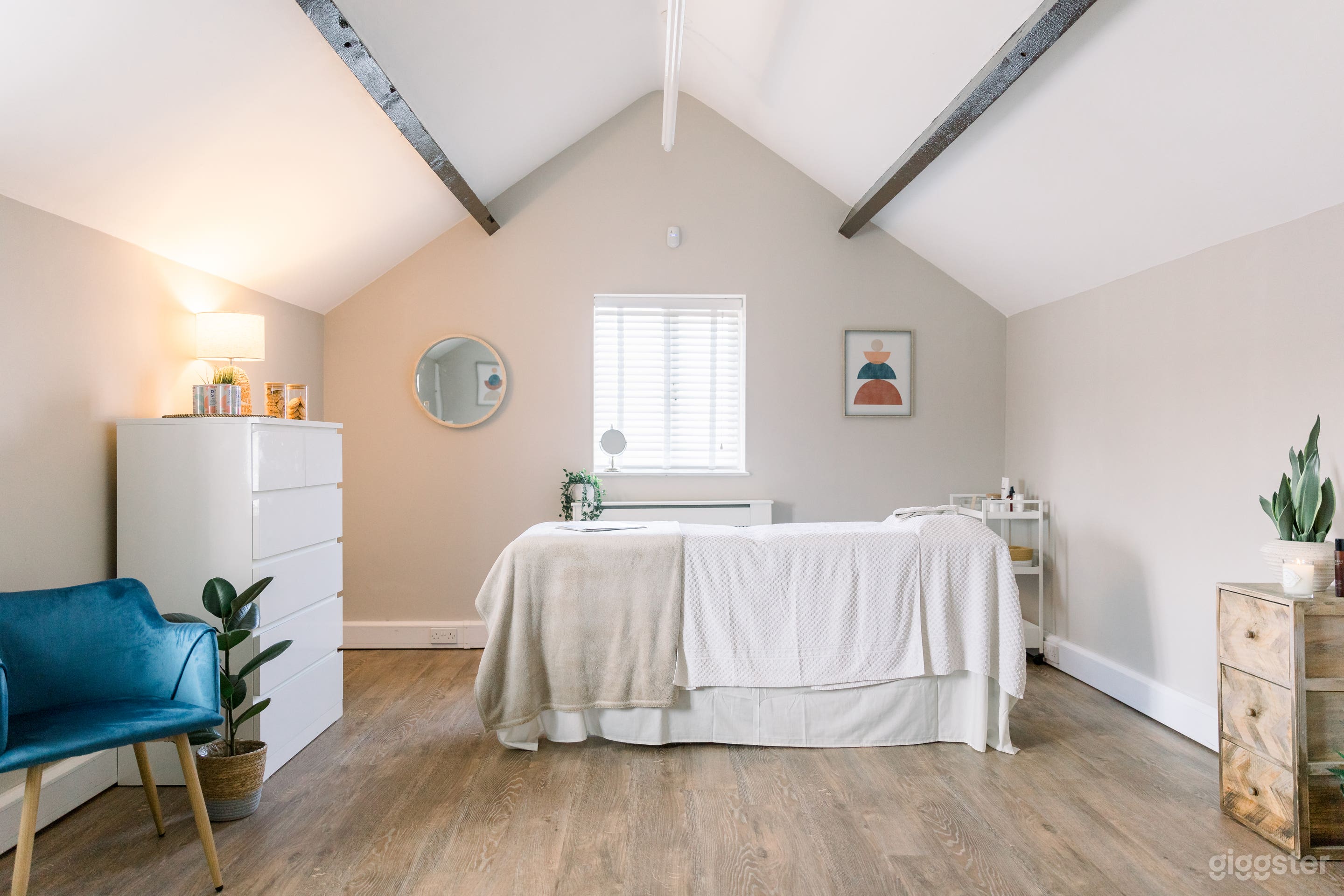 Calm and serene therapy space Photo 1