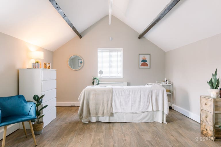  Calm and serene therapy space 
