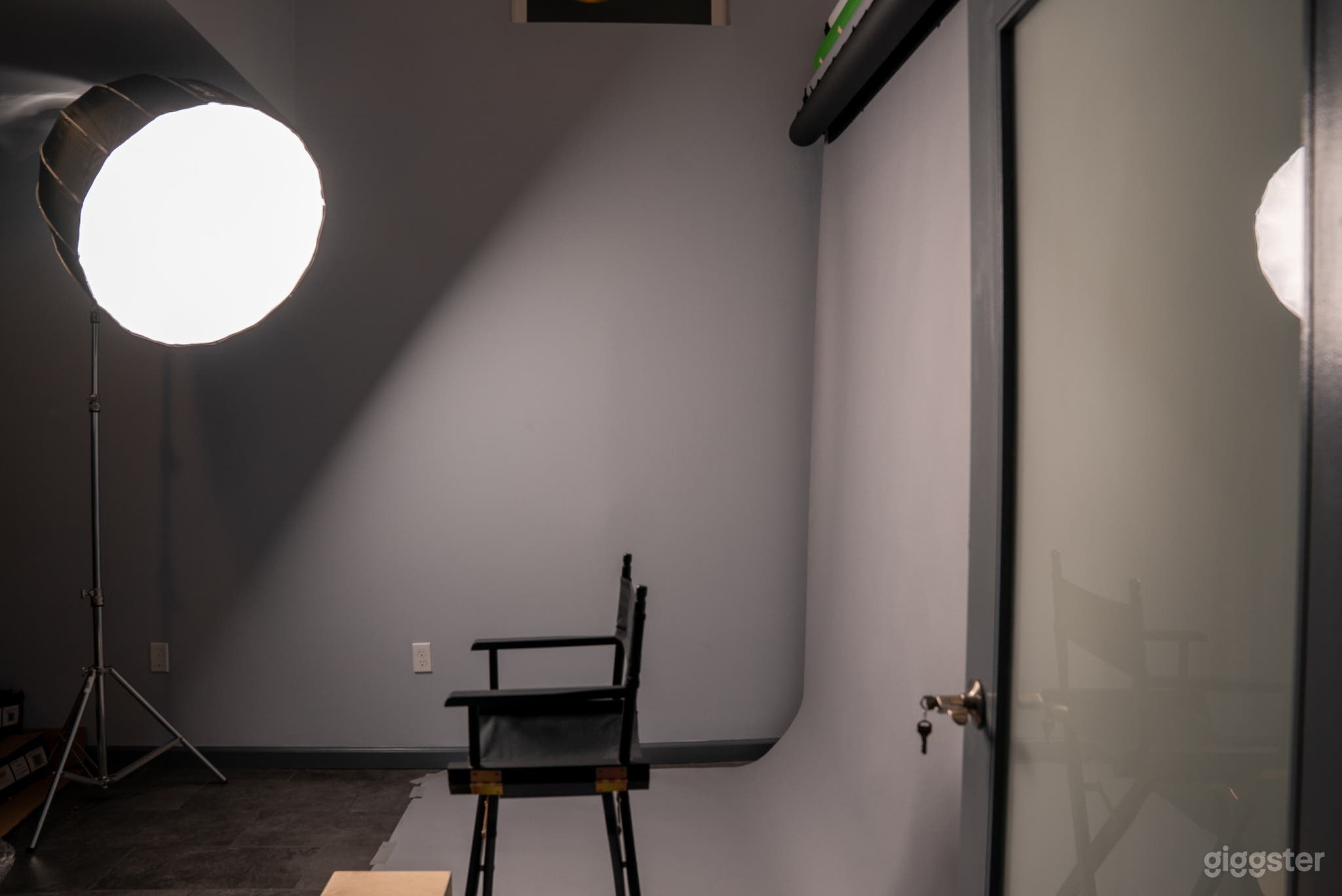 High-End Photography Studio Photo 2