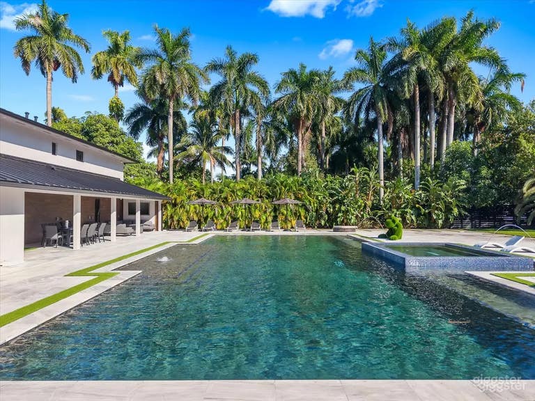  Outdoor Pool in a Miami Luxury Estate Modern 