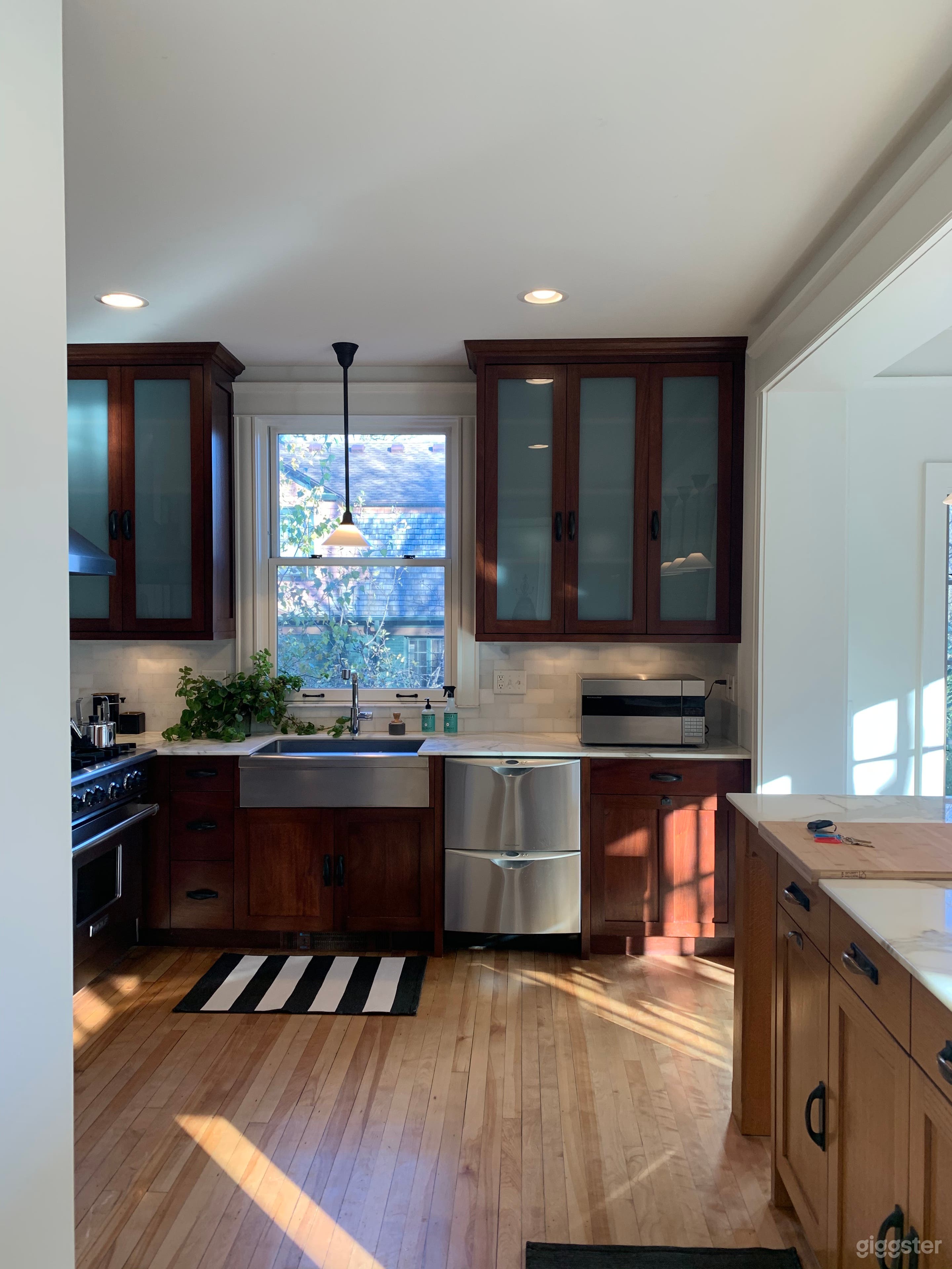 Luxury European Inspired Flat in Historical Area Photo 4