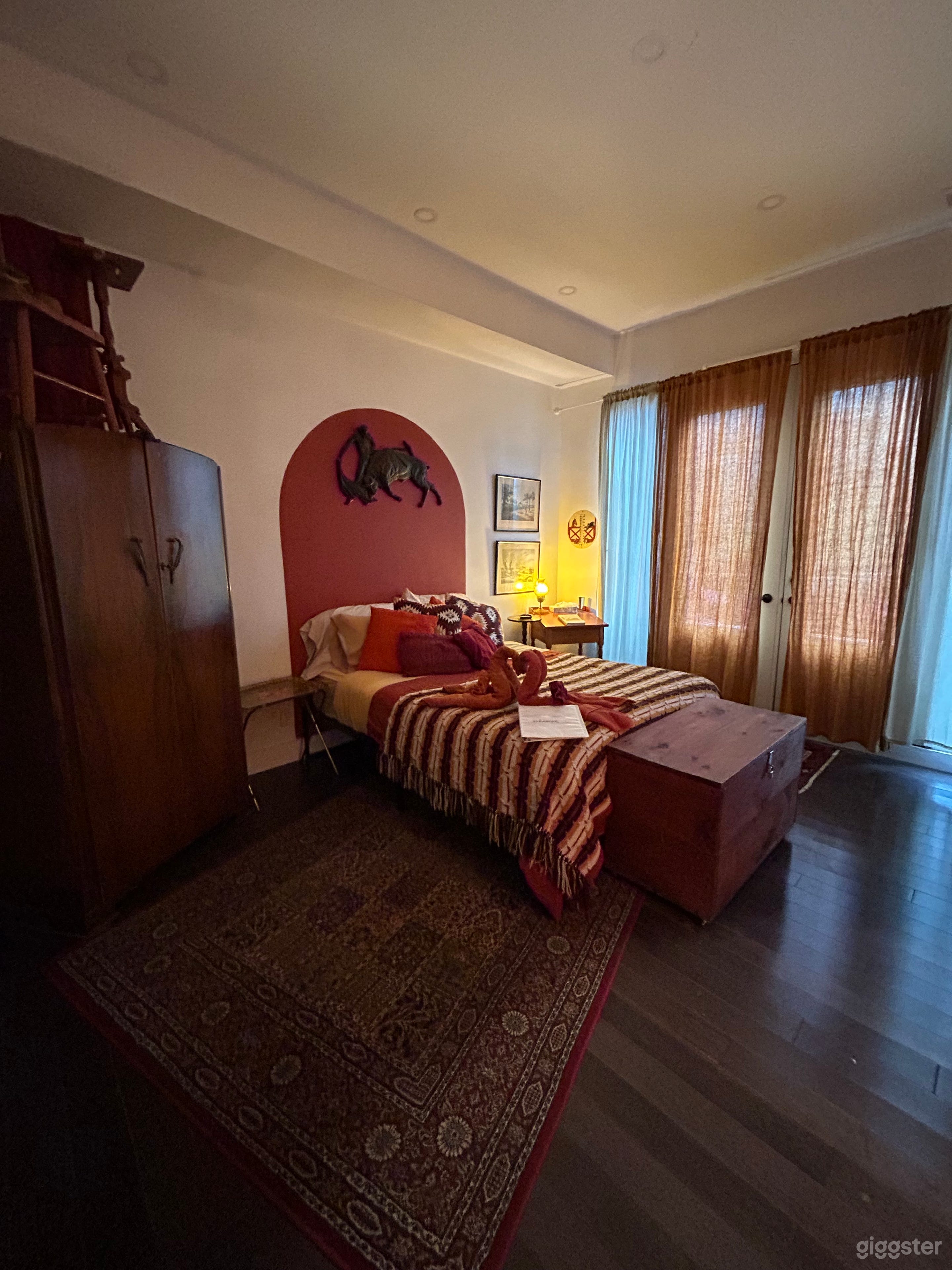 Bright Western Themed Studio With Patio Photo 2