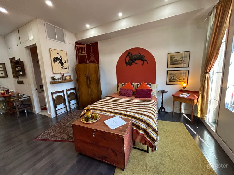  Bright Western Themed Studio With Patio 