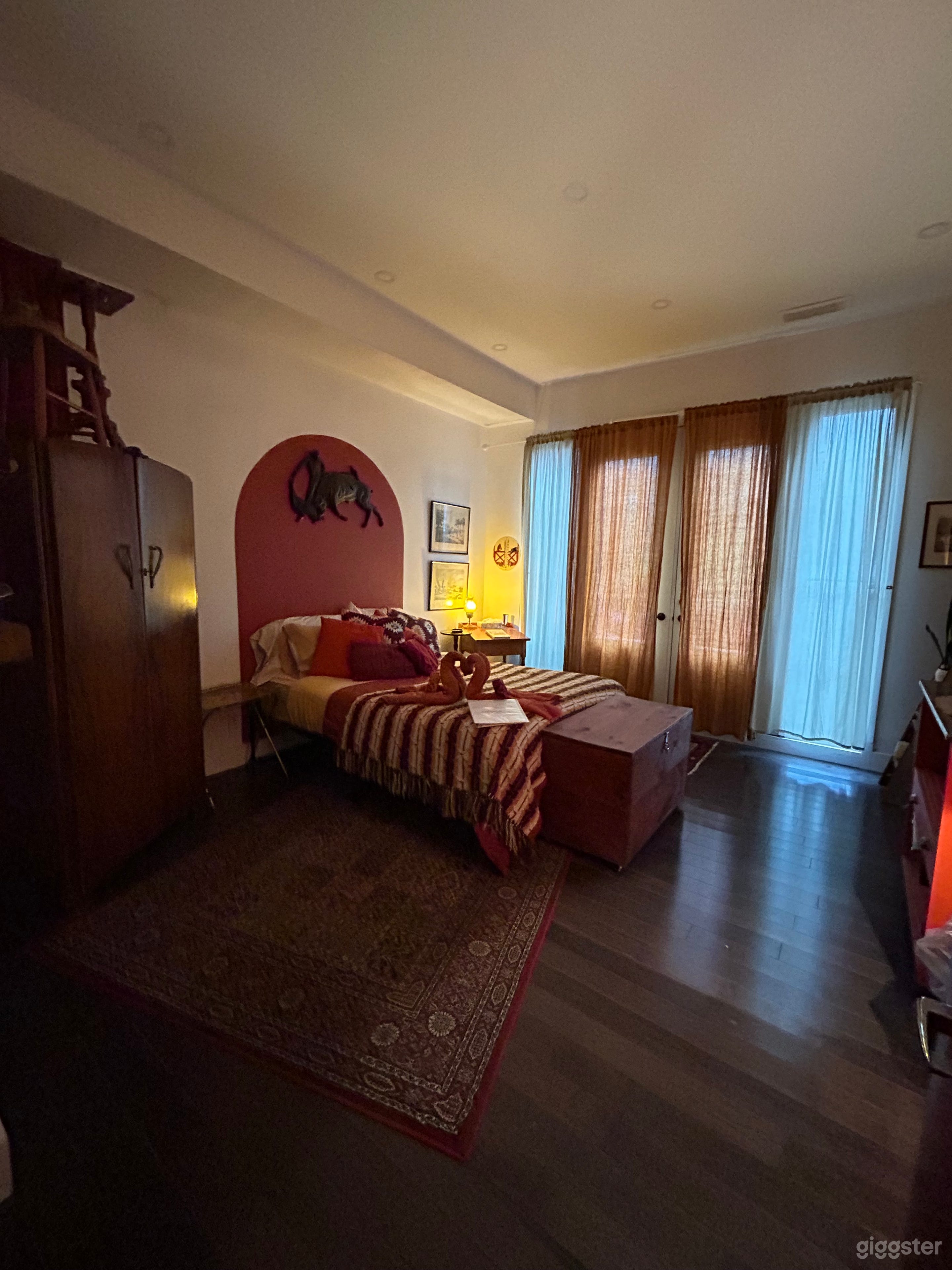 Bright Western Themed Studio With Patio Photo 1