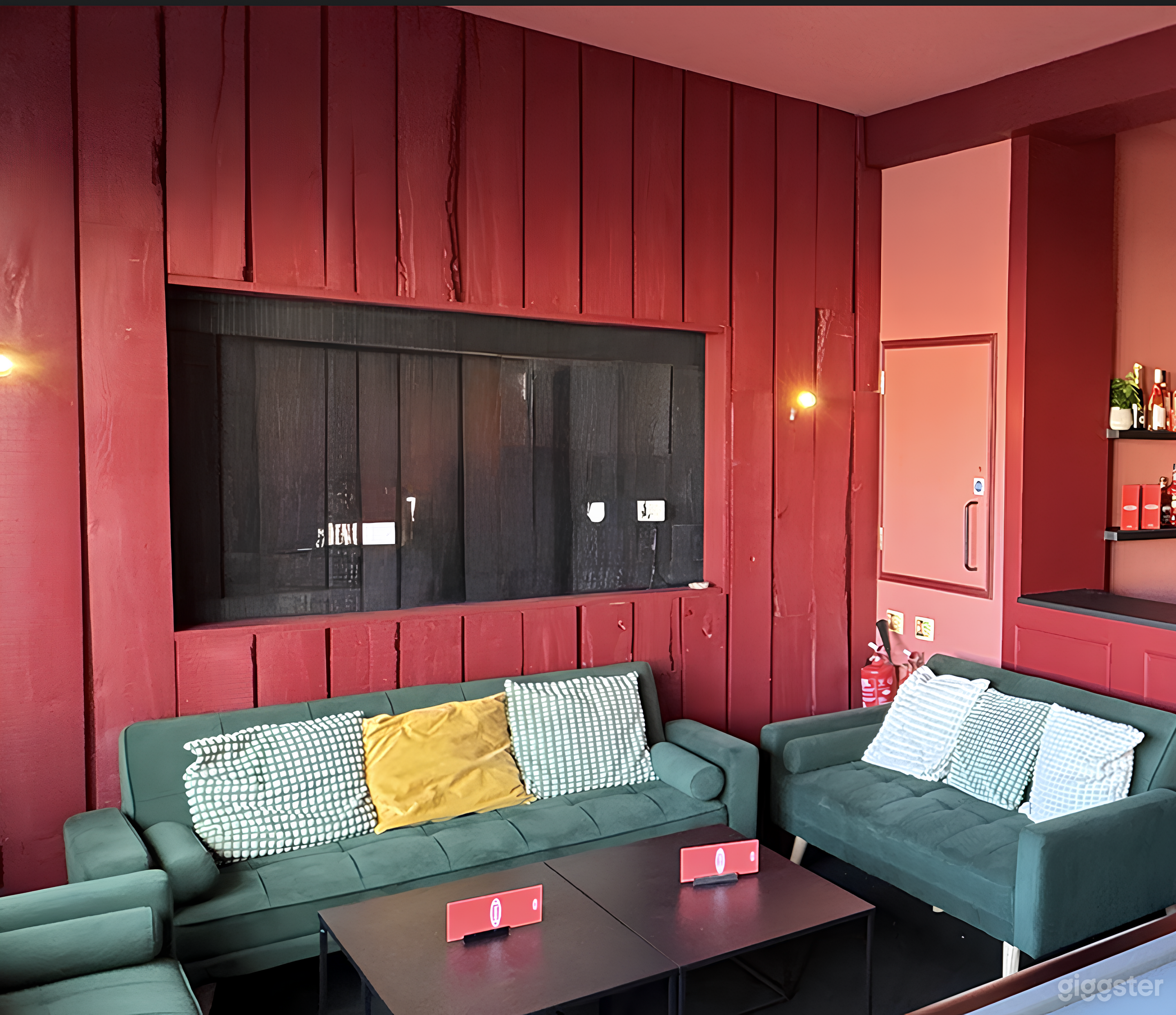 Intimate Indoor Clubhouse Photo 3