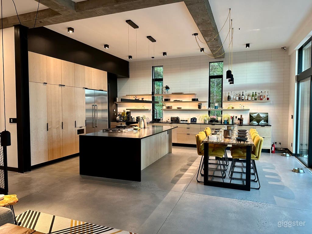 Halcyon: A Cinematic Mountain Retreat Photo 2