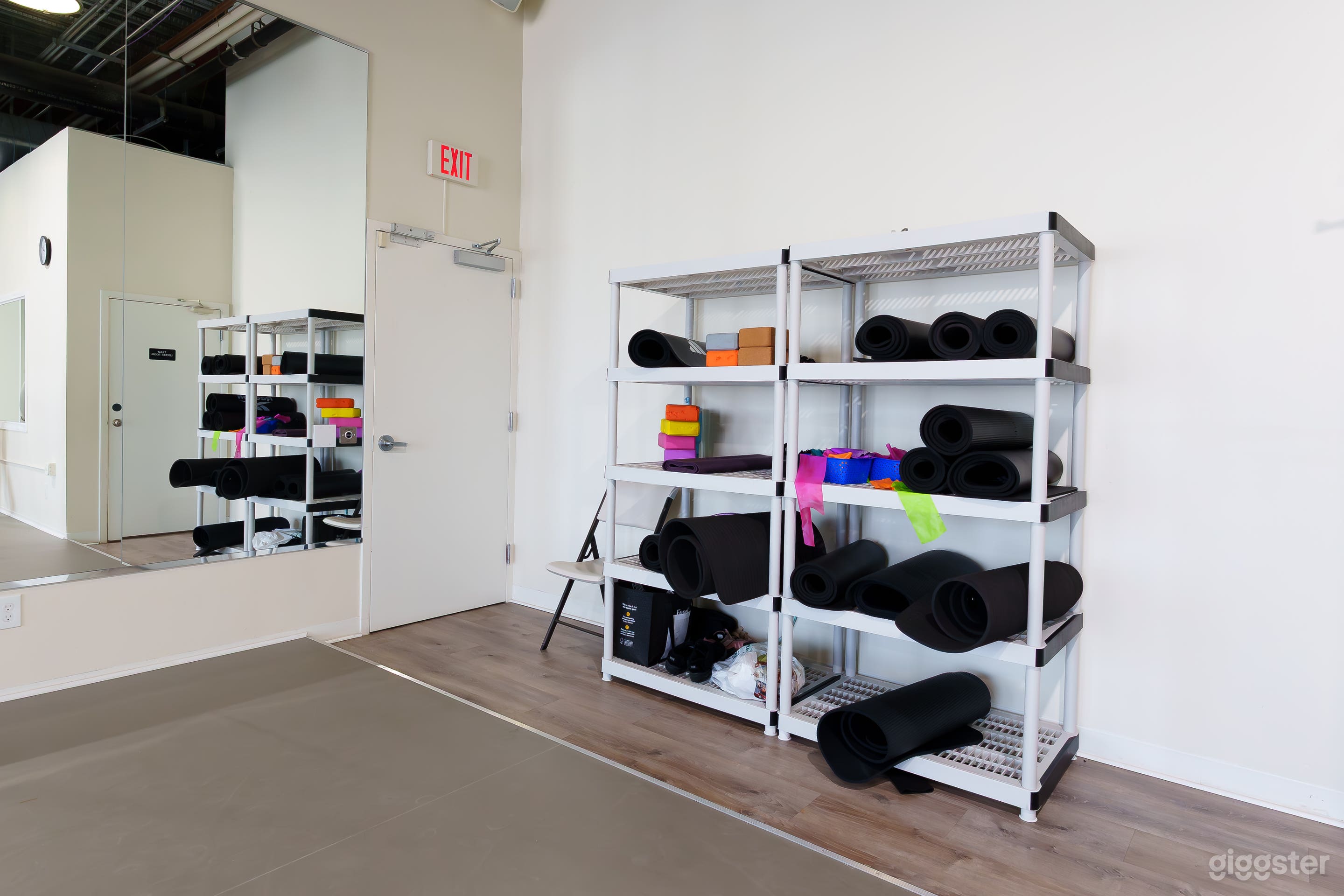 Professional Ballet Studio Photo 4