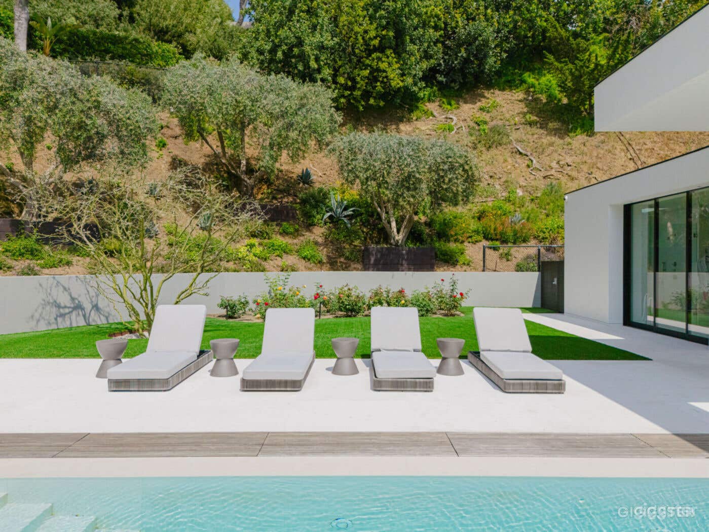 HILLCREST VILLA OPULENCE UNVEILED/POOL Photo 4