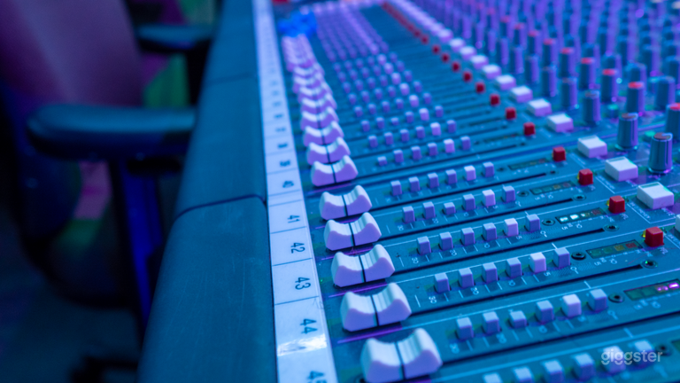  Suburban Media Studio 