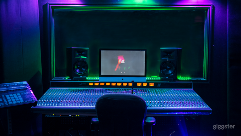  Suburban Media Studio 