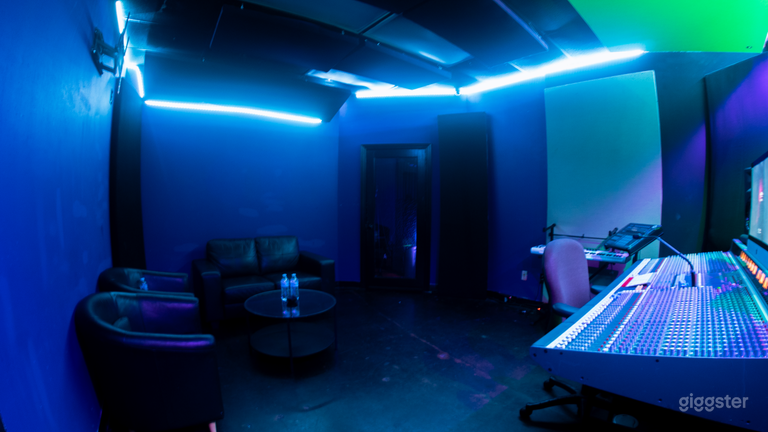  Suburban Media Studio 