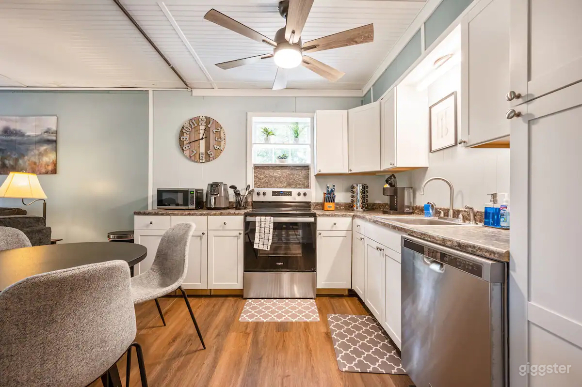 Cabin Style With Patio Seating &amp; Charcoal Grill Photo 4