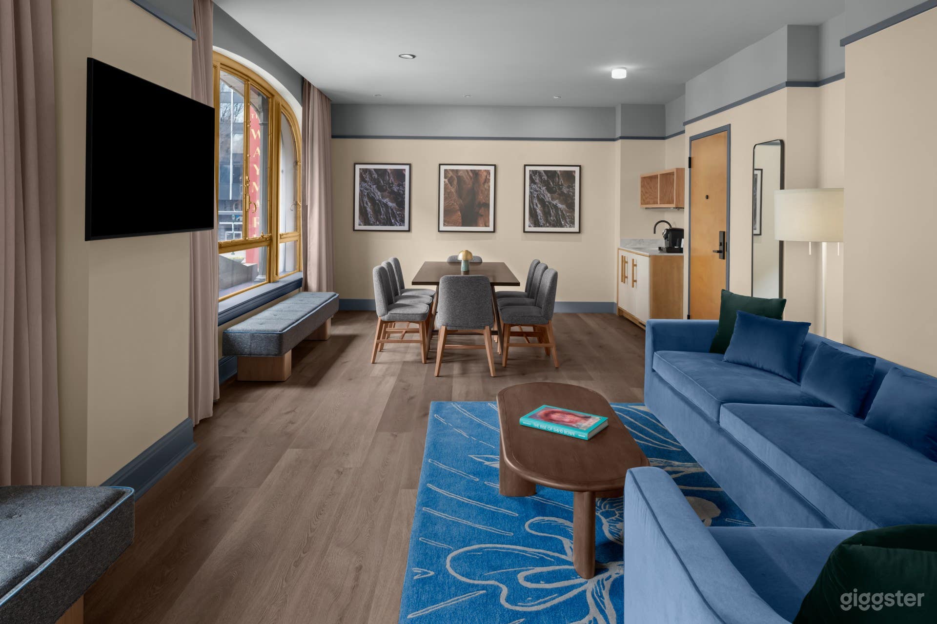 Elegant Hotel Room for Conferences & Meetings Photo 1