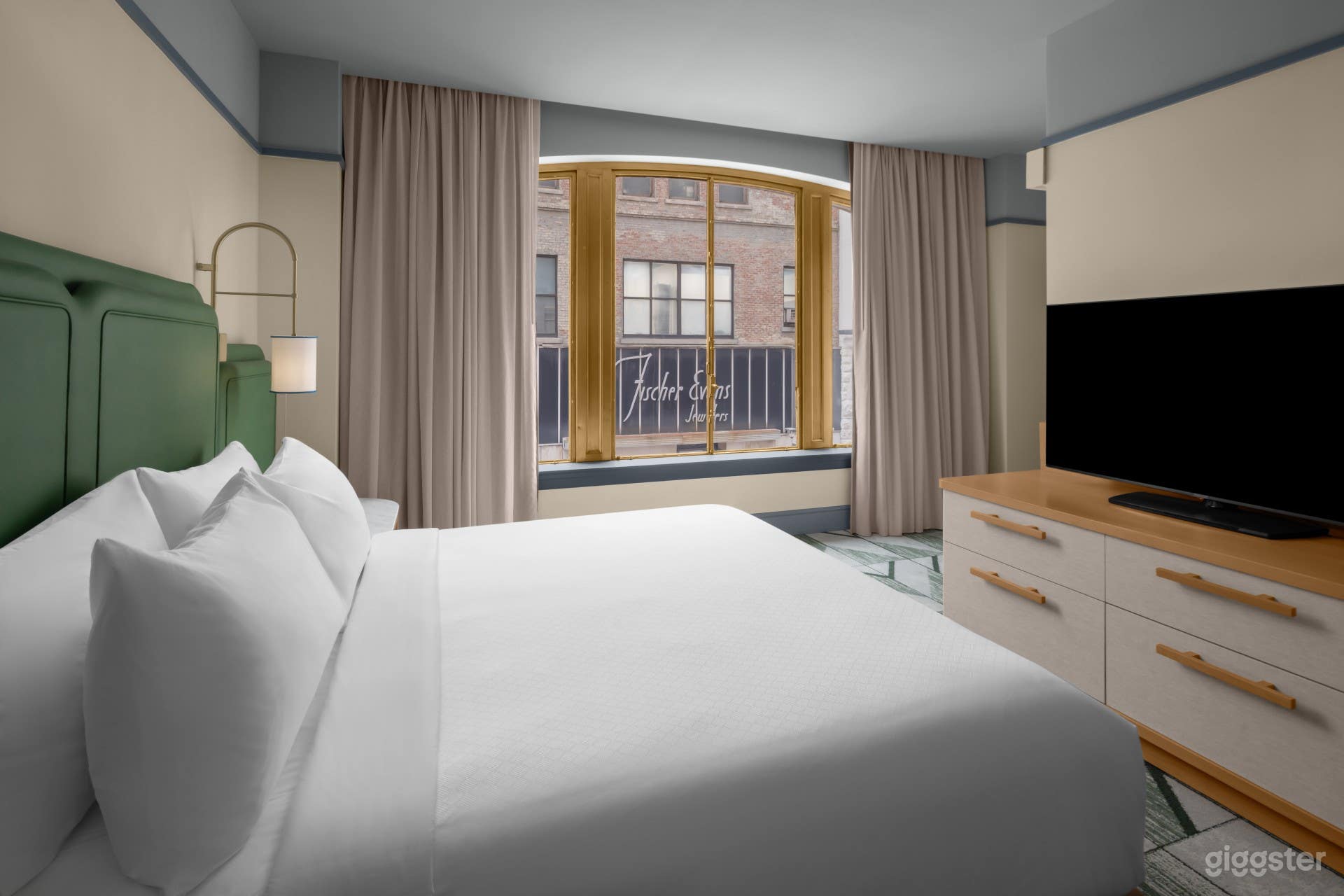 Elegant Hotel Room for Conferences & Meetings Photo 2