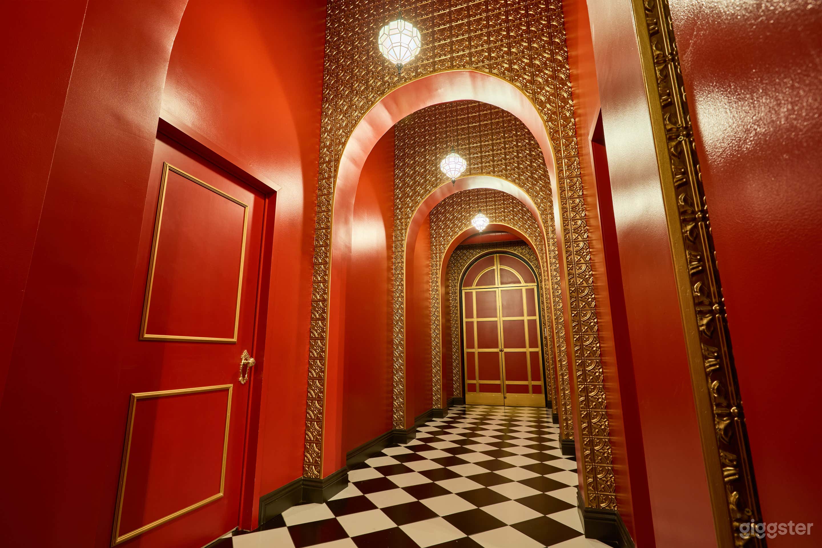 Chic Moroccan-Inspired Hallway Studio in Los Angel Photo 2