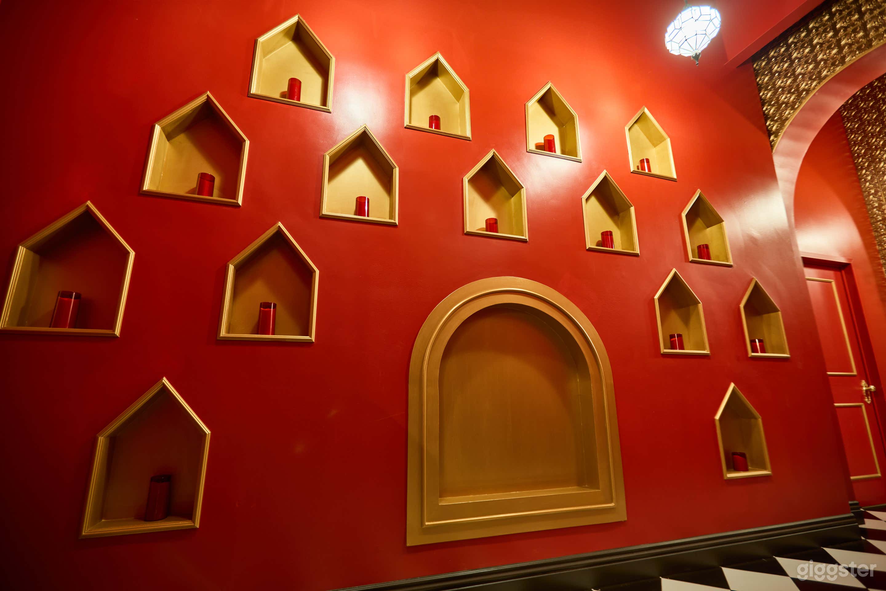 Chic Moroccan-Inspired Hallway Studio in Los Angel Photo 4