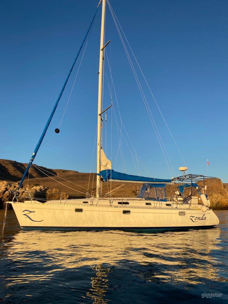  40’ Sailboat that’s sailed by a British Guy!! 