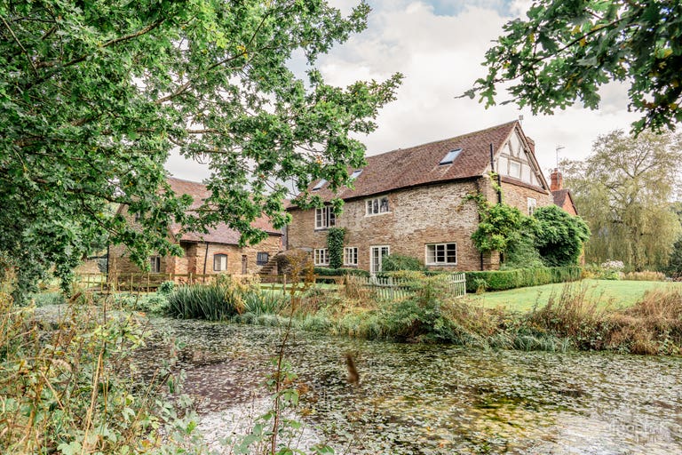  Farmhouse buildings 