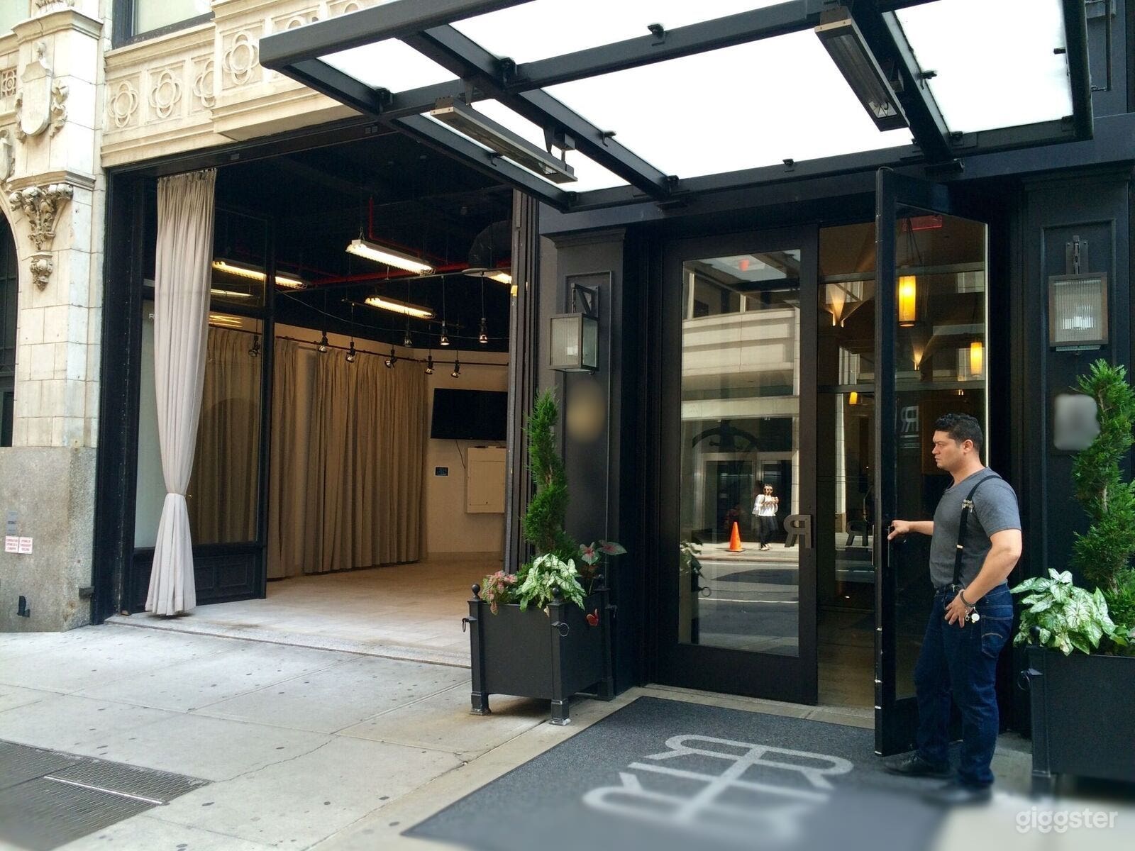 Cinderella Building/Danny Couture Photo 4