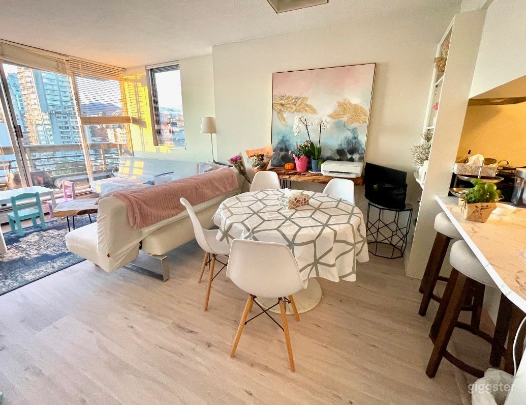 Oceanfront modern oasis with deck and sunset views Photo 2