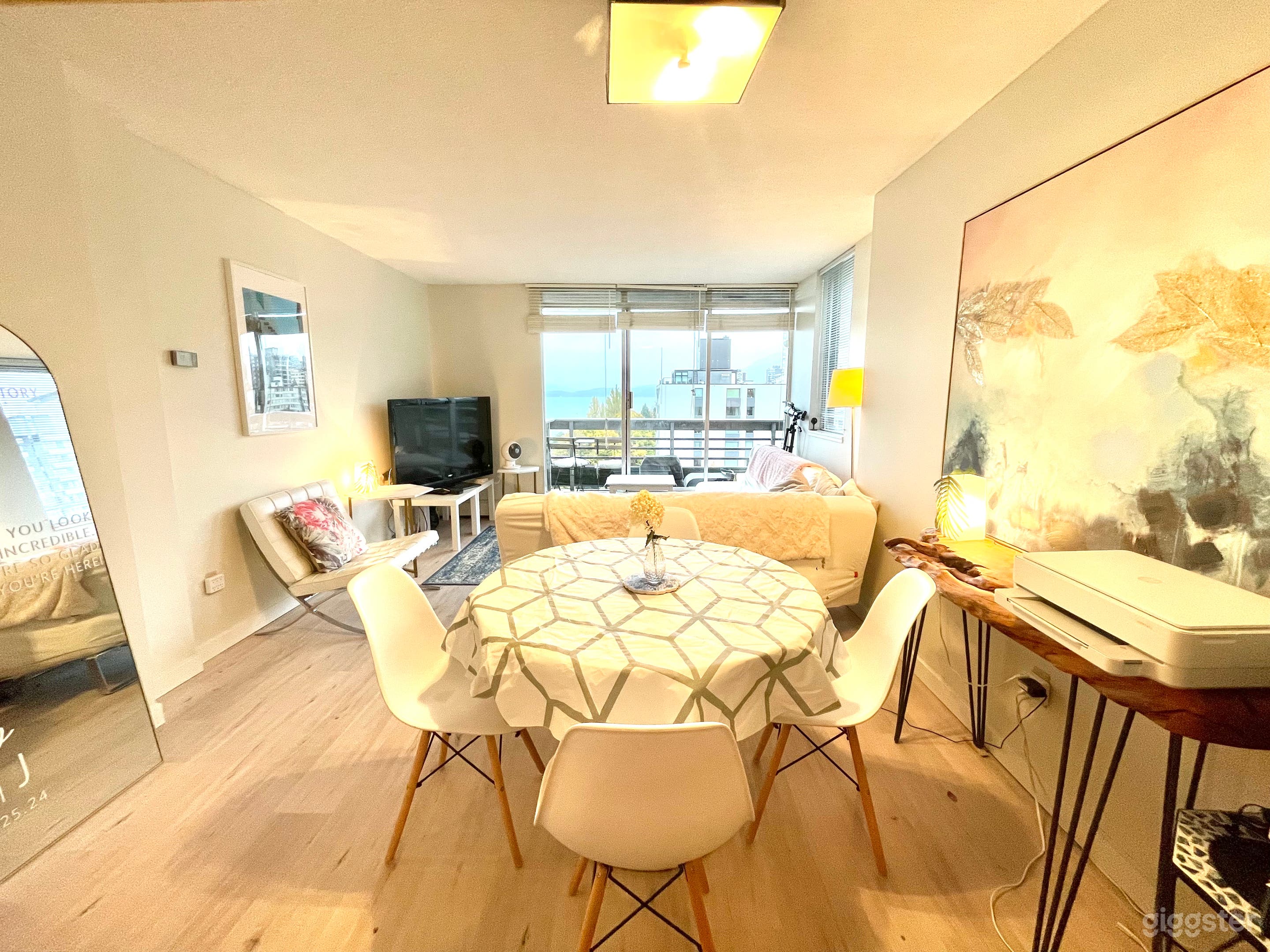 Oceanfront modern oasis with deck and sunset views Photo 3