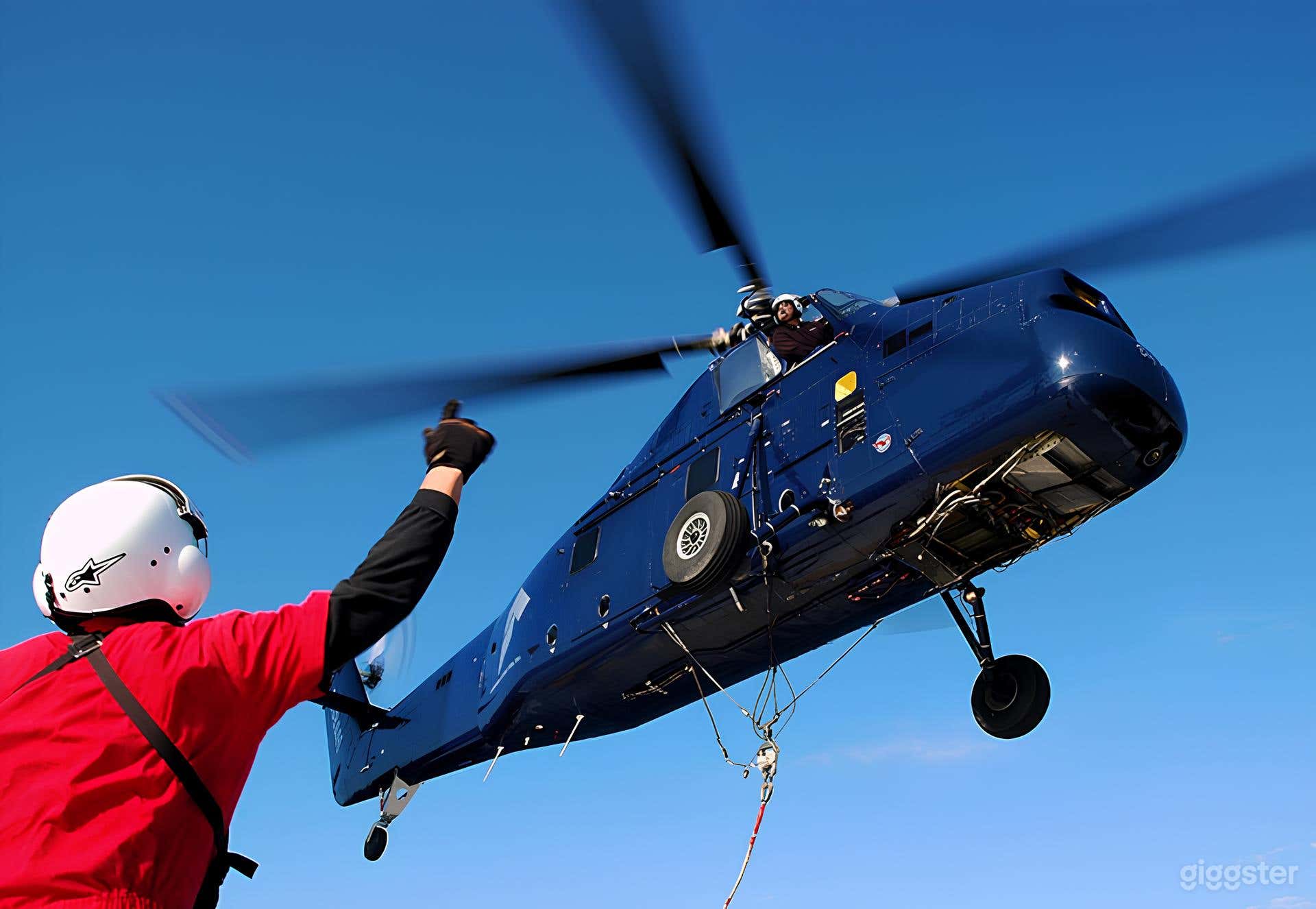 Sikorsky S58T (Midnight Blue) Helicopter Photo 4