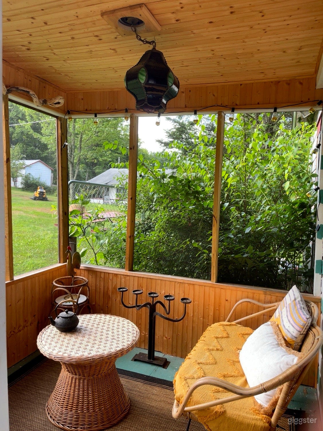 Charming Cottage with Eclectic Vintage Interiors Photo 3
