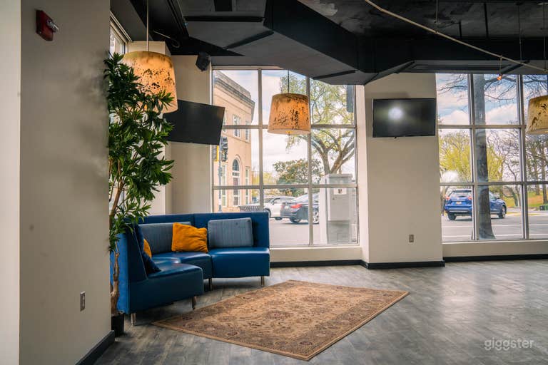  Lounge space in main hall 