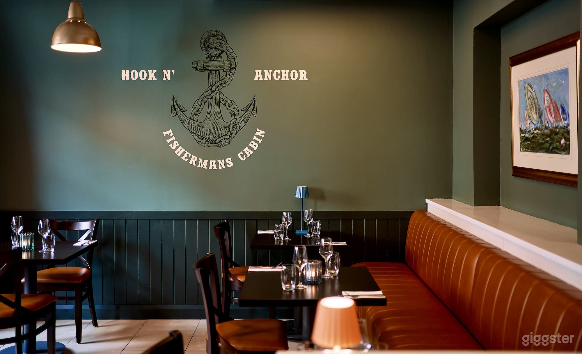 Atmospheric dining room with nautical flair Photo 4