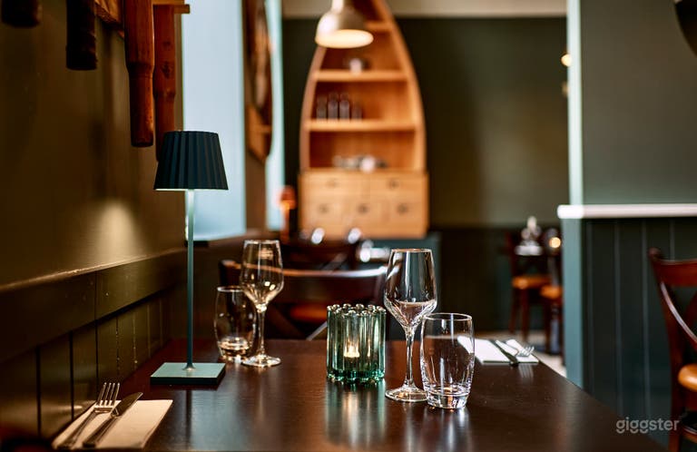  Atmospheric dining room with nautical flair 