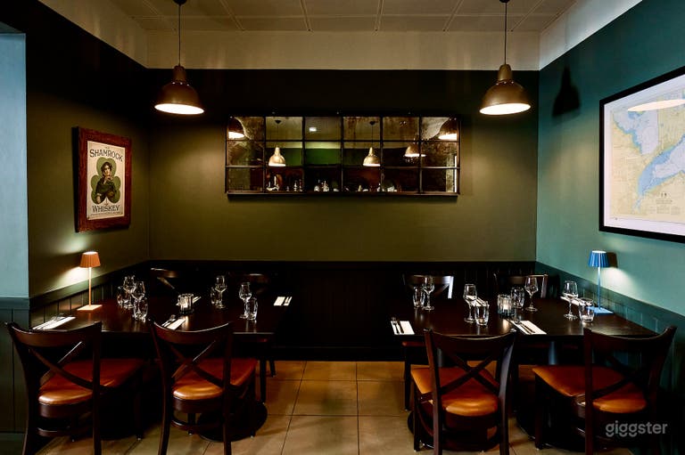  Atmospheric dining room with nautical flair 