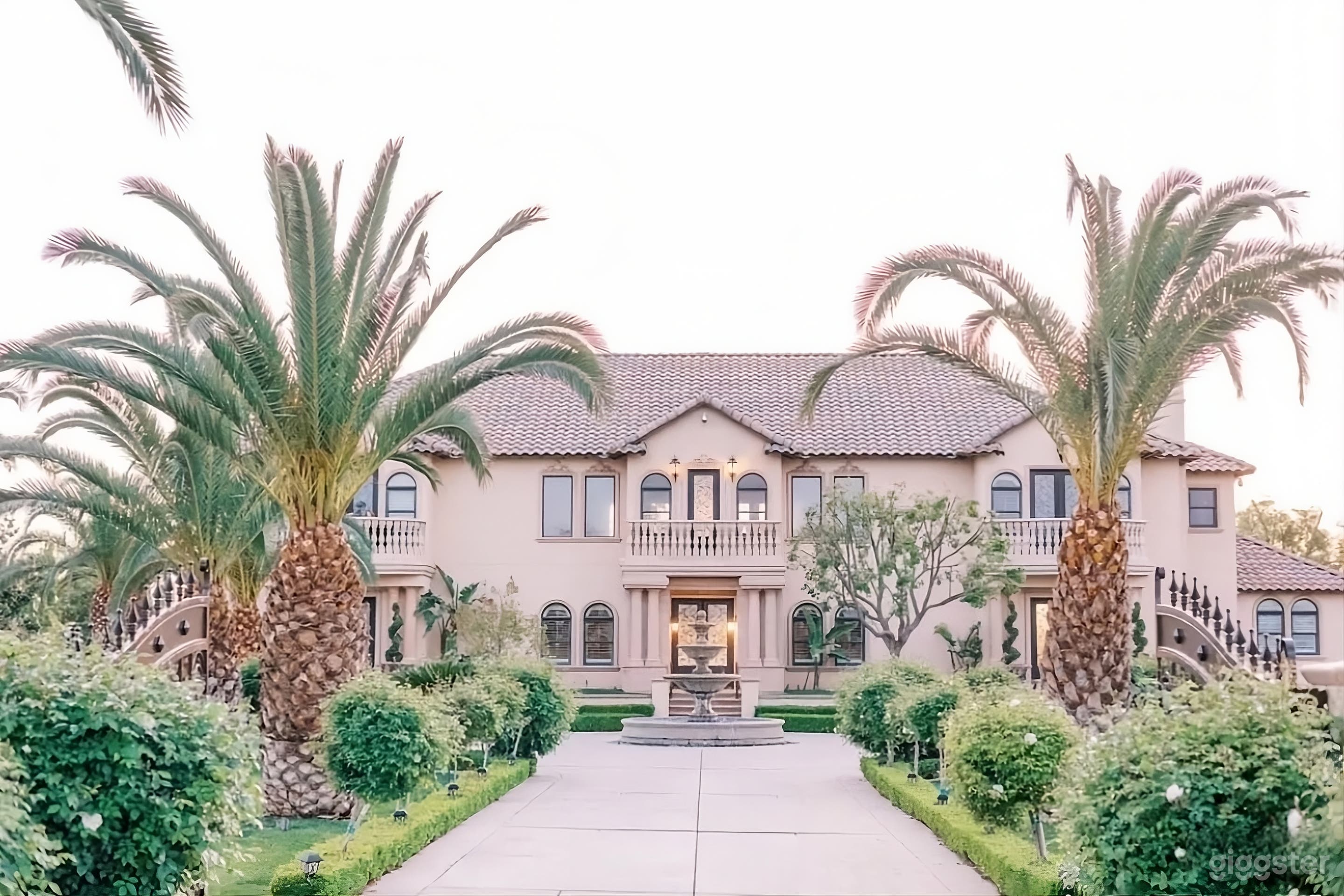 Epic Lakeside Mansion-Luxurious Production Space   Photo 3