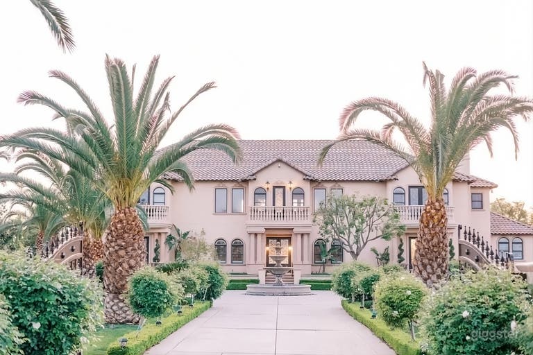  Epic Lakeside Mansion-Luxurious Production Space   