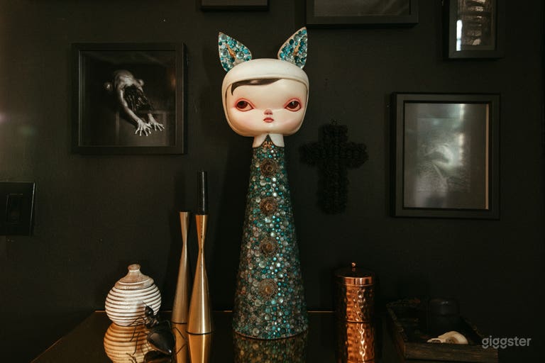  Big Artistic and Flexible Soho Loft with Windows 