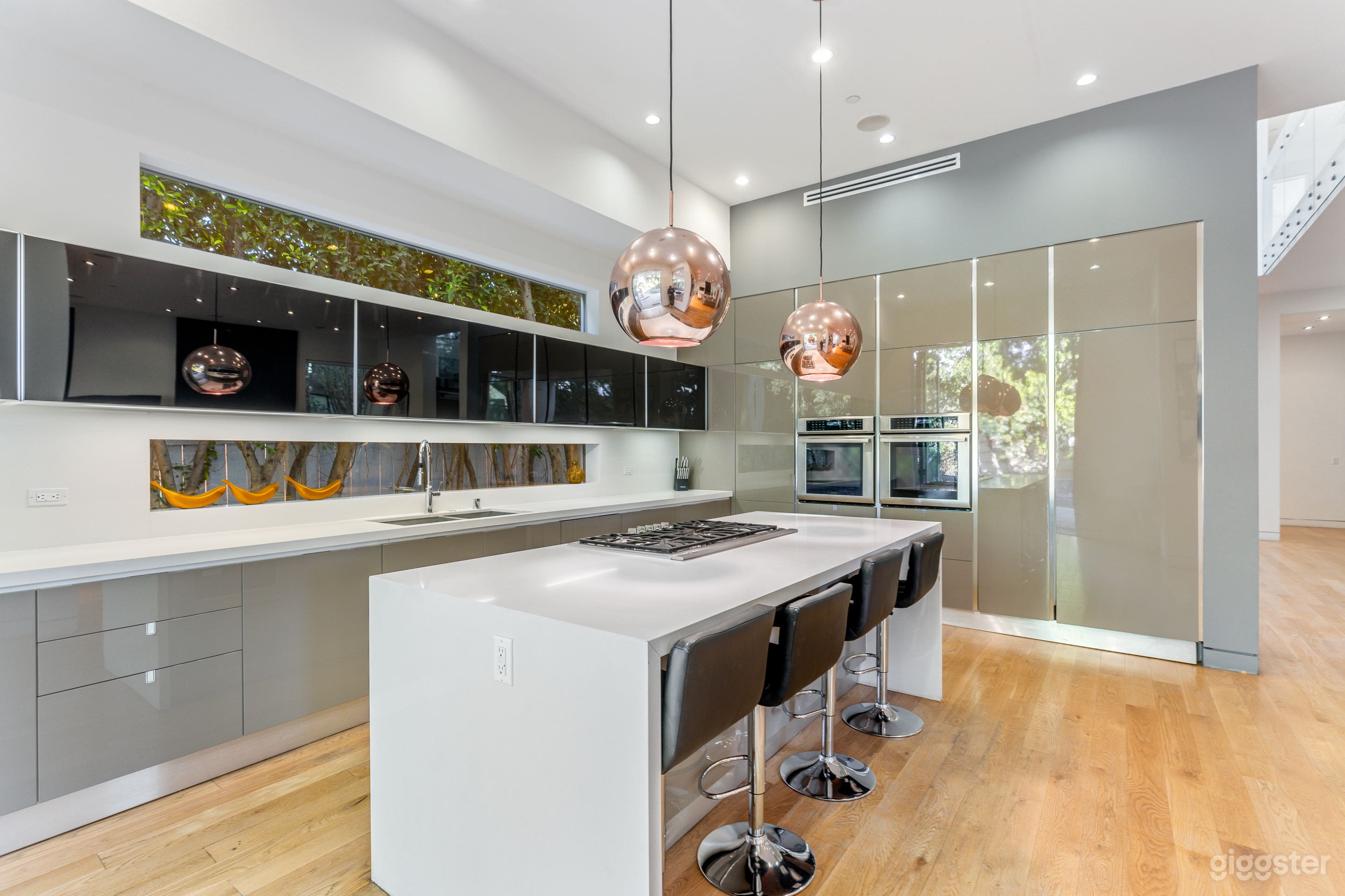 COLGATE MODERN BEVERLY WARM OAK GROVE VILLA Photo 3