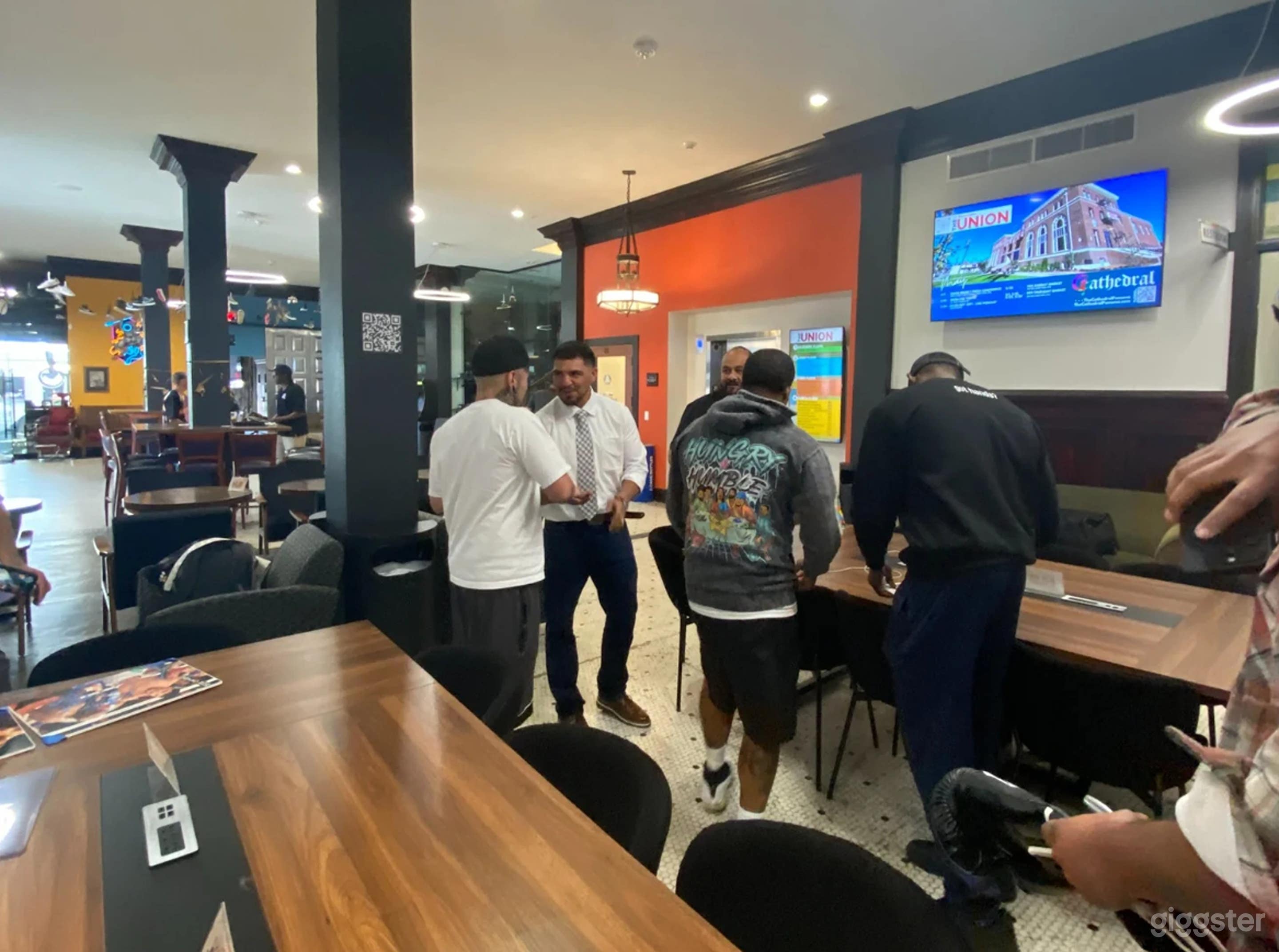 Versatile Lobby Venue with Built-In Co-Working Vibe Photo 3