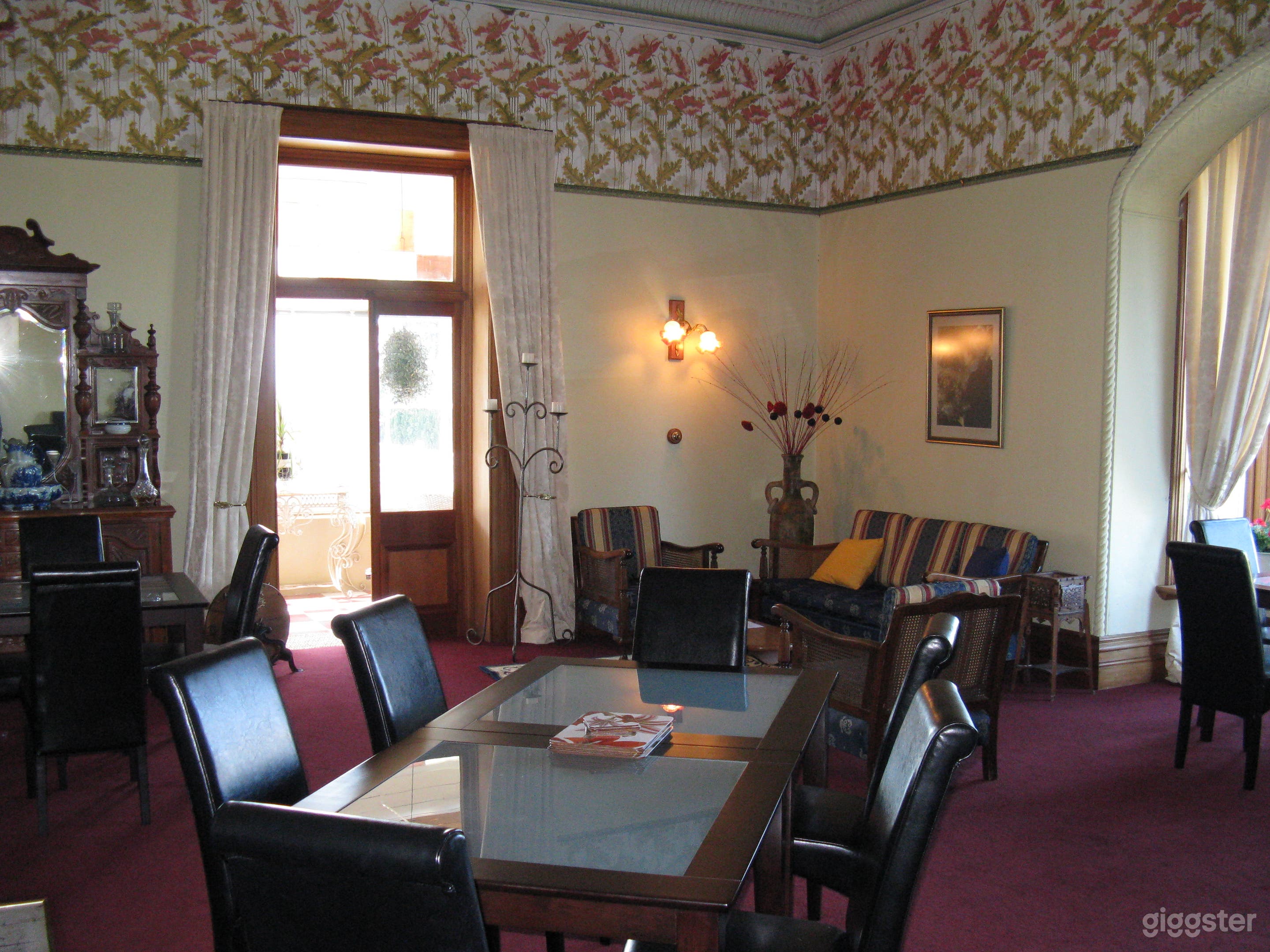 Historic English Manor House Photo 4