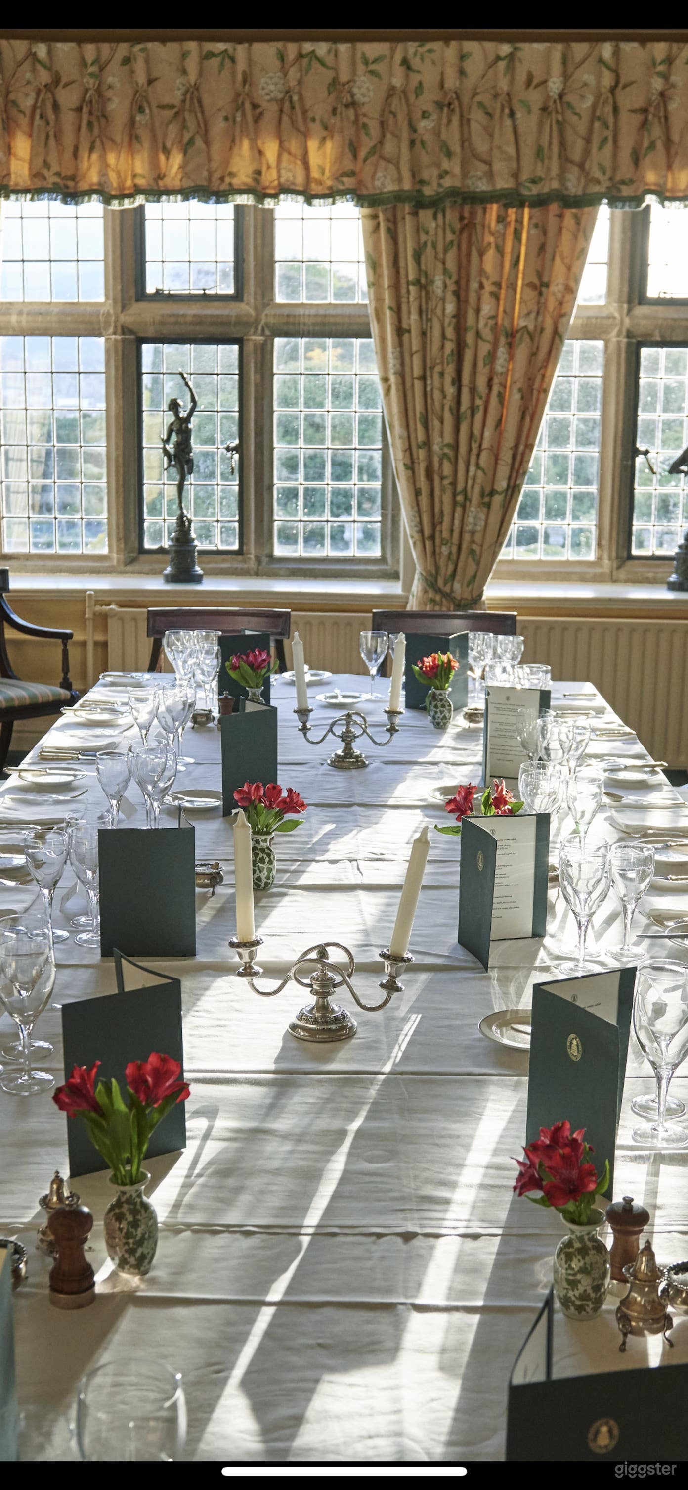 Modern and Bright Private Dining Area Photo 2