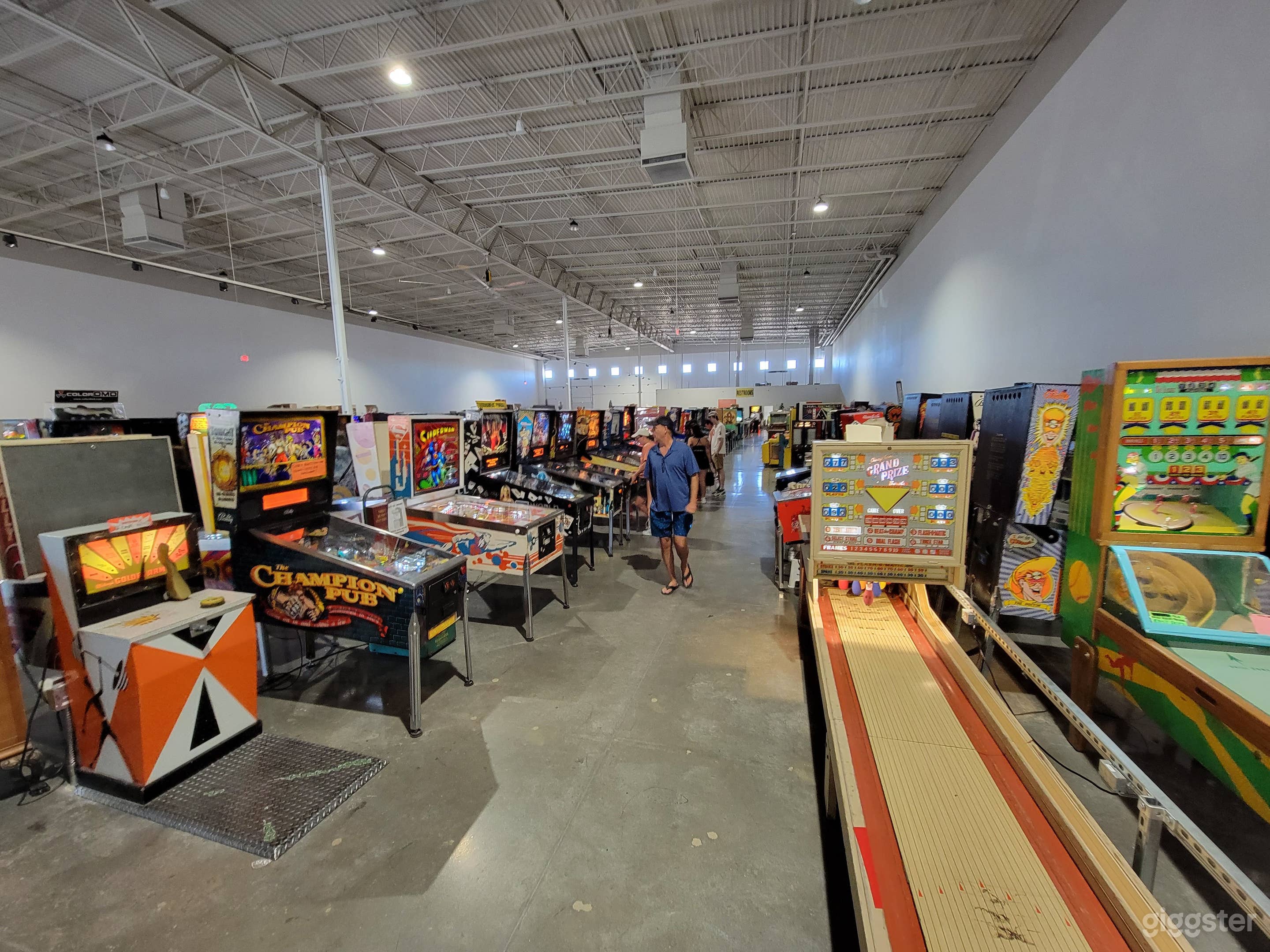 25,000 sq ft New Pinball Arcade Facility Photo 3