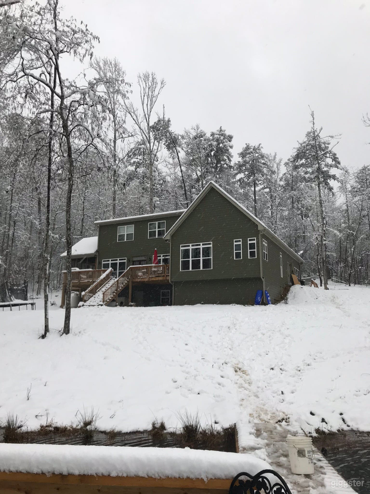 PRIVATE lake and property  Photo 2