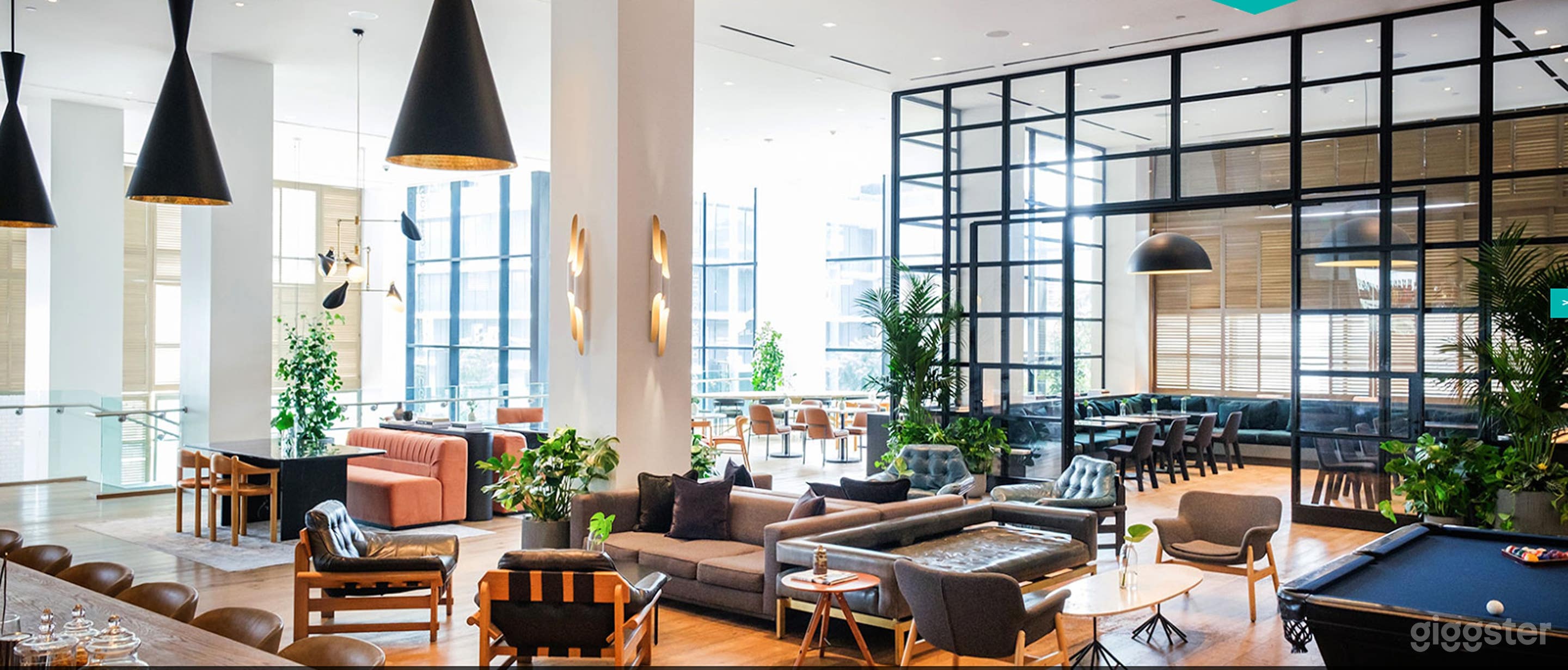 Chic Lobby &amp; Lounge Photo 3