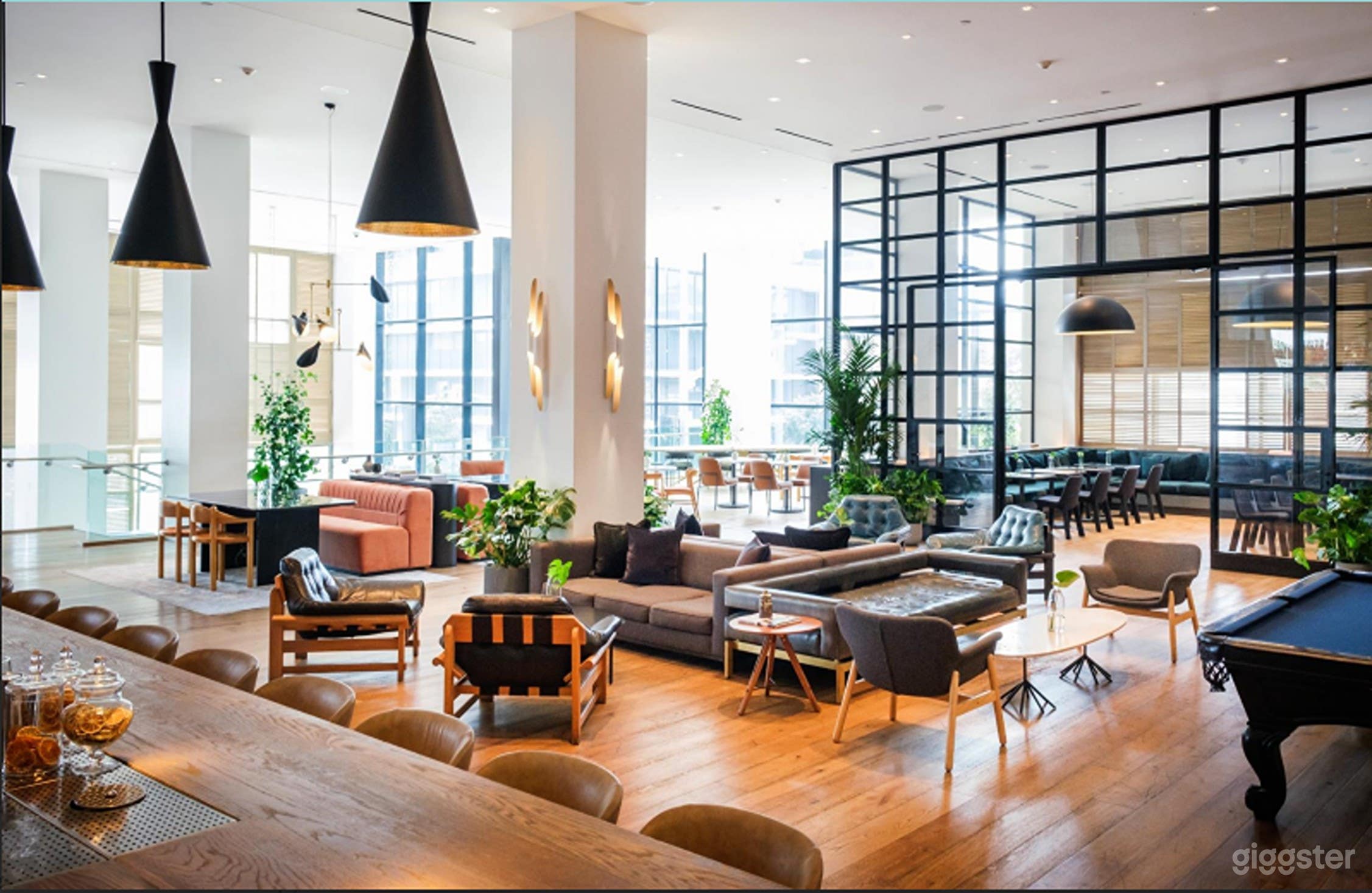 Chic Lobby &amp; Lounge Photo 1