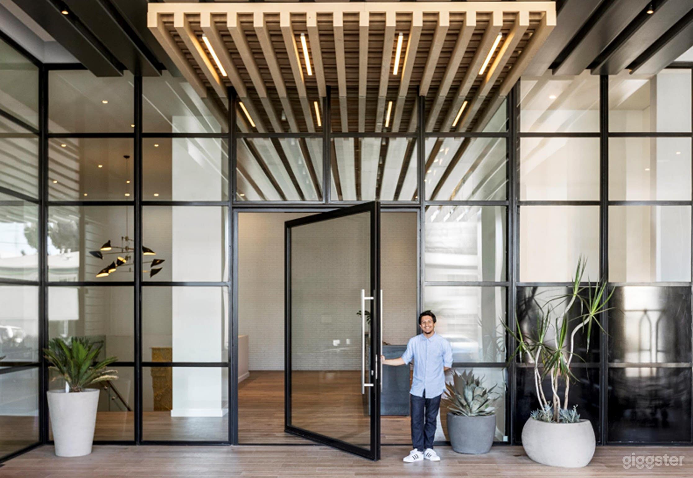 Chic Lobby &amp; Lounge Photo 2