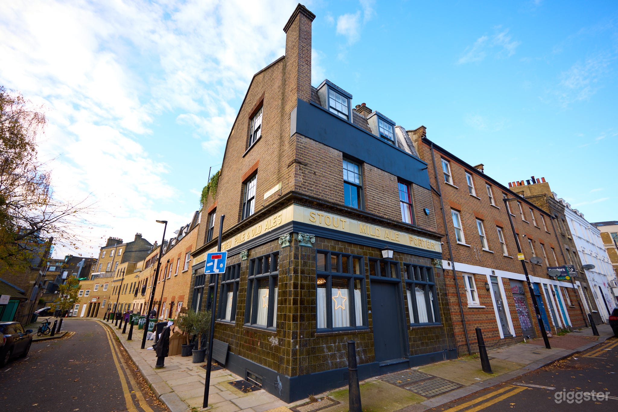 "Bohemian Luxury" Unique London Pub Now Posh Home Photo 1