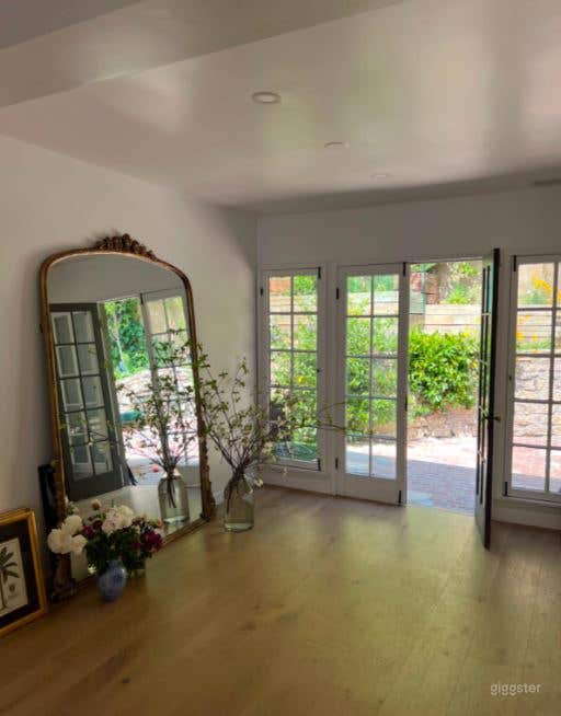 Enchanting Bungalow Cottage Style Home with Garden  Photo 1