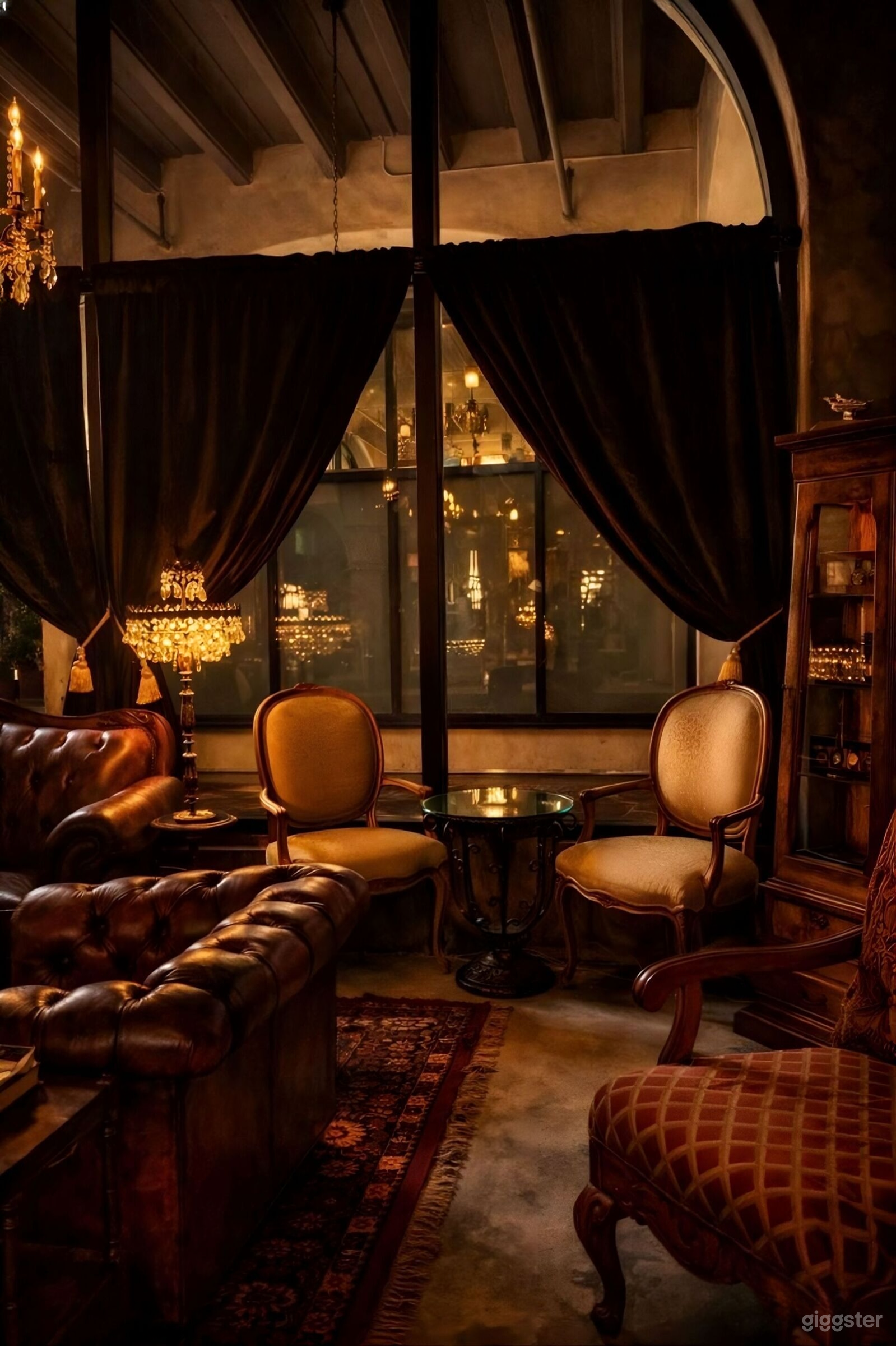 1920s Themed Intimate Wine, Beer & Event Lounge in Downtown Photo 3