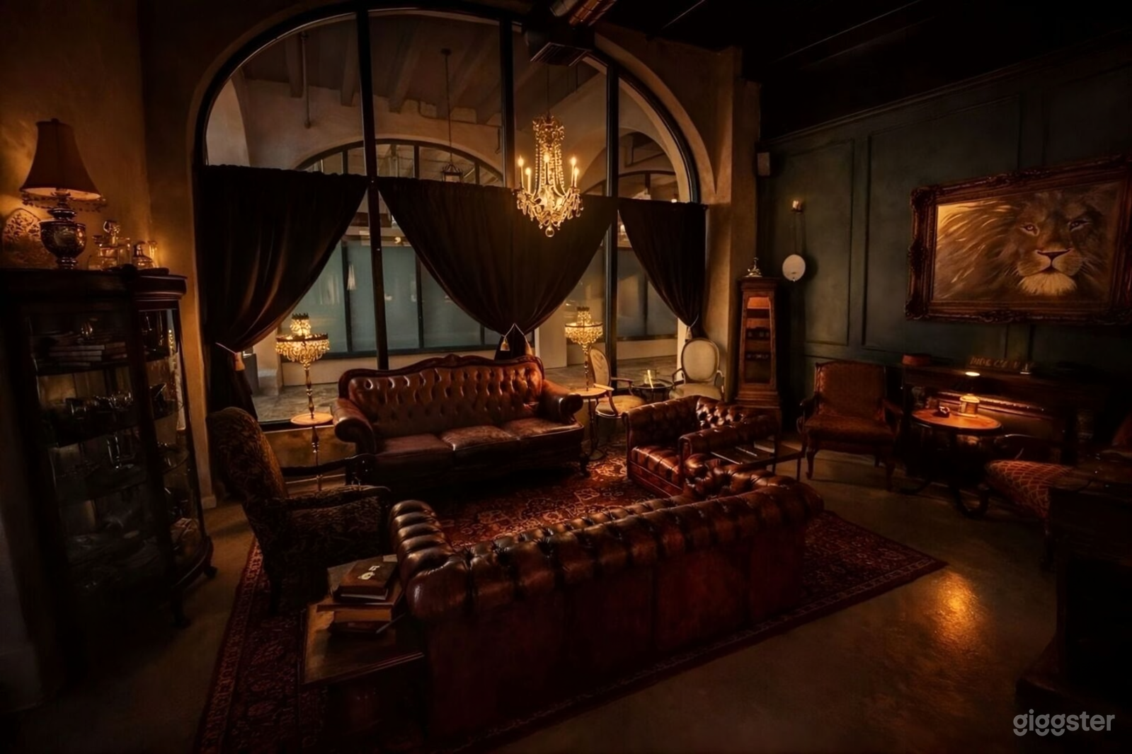 1920s Themed Intimate Wine, Beer & Event Lounge in Downtown Photo 4