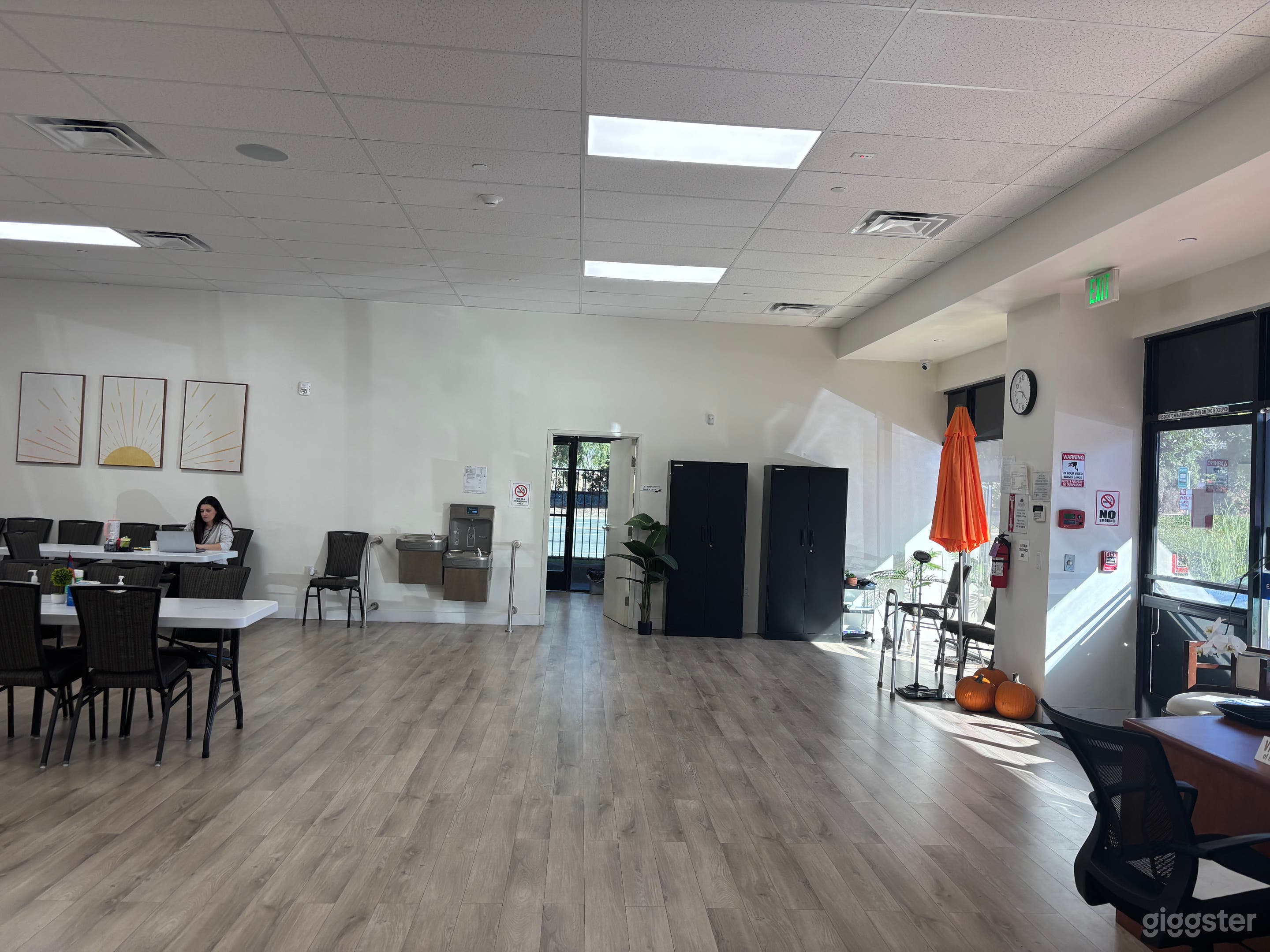 LARGE MODERN CLEAN SPACE FOR YOUR NEXT EVENT! Photo 2